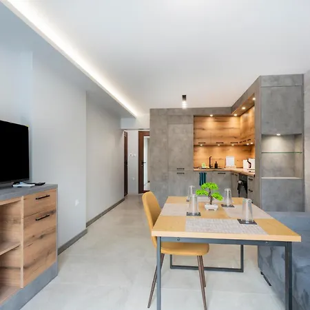 Urban Five #1 - Stylish One-bedroom With Kitchen & Parking Veliko Tarnovo