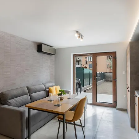 Urban Five #1 - Stylish One-bedroom With Kitchen & Parking Apartamento Veliko Tŭrnovo