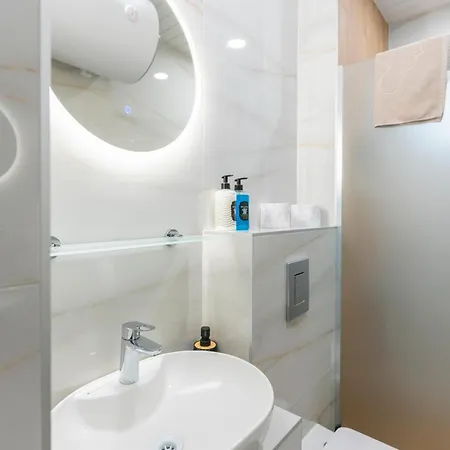 Apartamento Urban Five #1 - Stylish One-bedroom With Kitchen & Parking Veliko Tŭrnovo