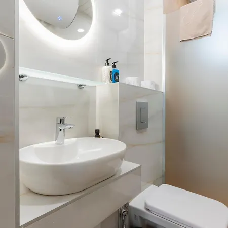 Urban Five #1 - Stylish One-bedroom With Kitchen & Parking * Veliko Tarnovo