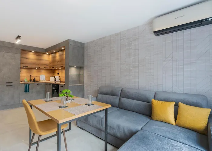 Urban Five #1 - Stylish One-bedroom With Kitchen & Parking