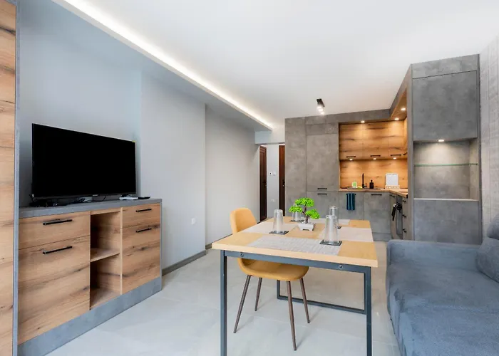 Apartamento Urban Five #1 - Stylish One-bedroom With Kitchen & Parking