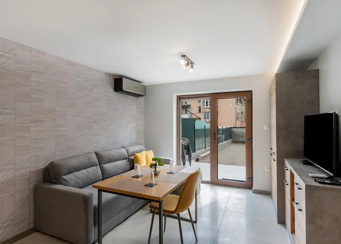 Urban Five #1 - Stylish One-bedroom With Kitchen & Parking Apartmán Veliko Tarnovo