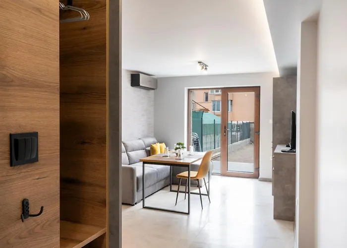 Urban Five #1 - Stylish One-bedroom With Kitchen & Parking