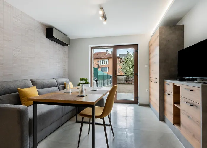 Urban Five #1 - Stylish One-bedroom With Kitchen & Parking Apartamento *